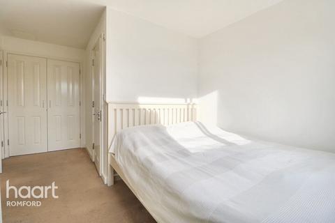 2 bedroom apartment for sale, Cottons Approach, Romford