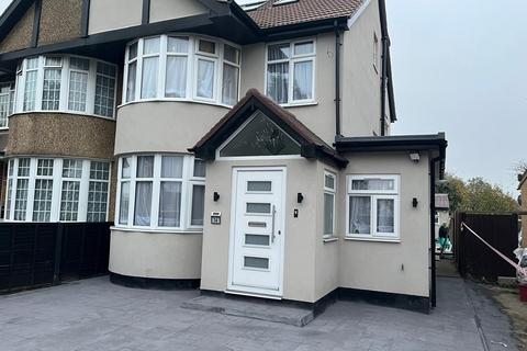 5 bedroom semi-detached house to rent, Oxford Avenue UB3