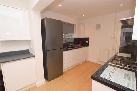 4 Amesbury Avenue, Grimsby, DN33 3HR