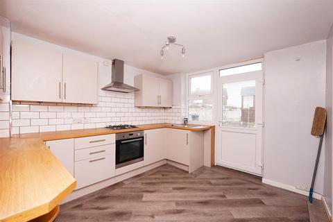 4 bedroom semi-detached house to rent, Bank Head, Haverigg