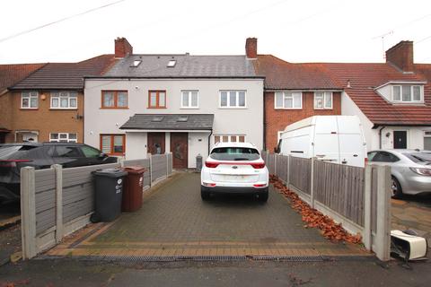 4 bedroom terraced house to rent, Dagenham RM8