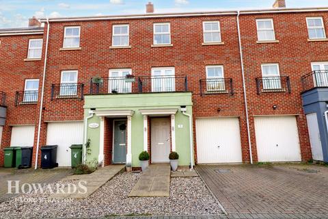 3 bedroom townhouse for sale, Chaffinch Mews, Harleston