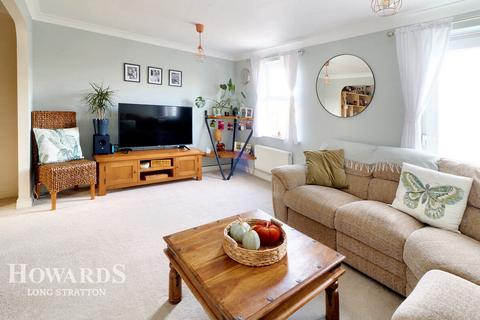 3 bedroom townhouse for sale, Chaffinch Mews, Harleston