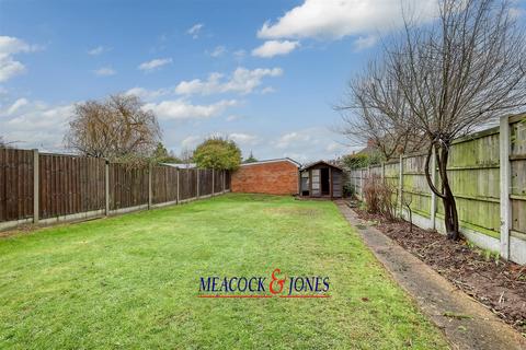 3 bedroom semi-detached bungalow for sale, Rochford Avenue, Shenfield, Brentwood