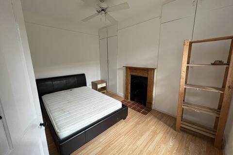 4 bedroom terraced house to rent, Luton LU1