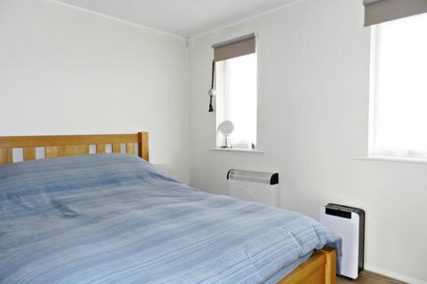 1 bedroom flat for sale, Magpie Close, Enfield EN1