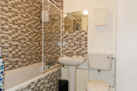 1 bedroom flat for sale, Magpie Close, Enfield EN1