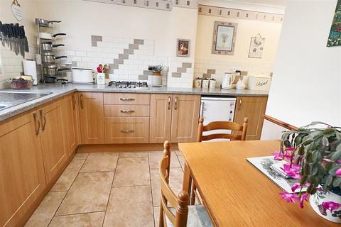 3 bedroom end of terrace house for sale, Beccles Road, Oulton Broad