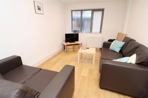 1 bedroom apartment to rent, Bermondsey Street, London, SE1