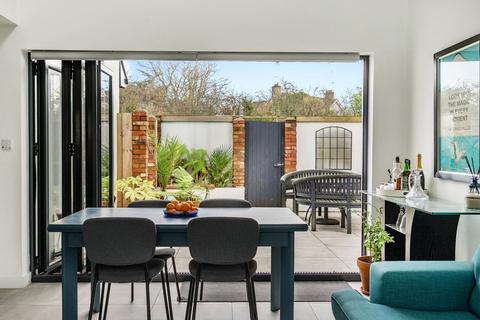 Orchard Lodge, 2b Newcourt Road, Topsham, Exeter, EX3 0BT