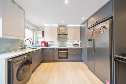 2 bedroom apartment to rent, Clement Close London W4