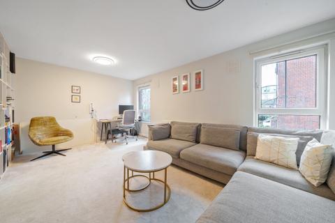 2 bedroom apartment to rent, Clement Close London W4