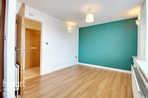 1 bedroom apartment for sale, High Street, Romford