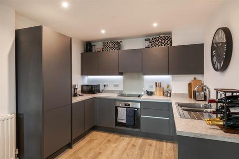 1 bedroom flat for sale, 1 Marketfield Way, Redhill