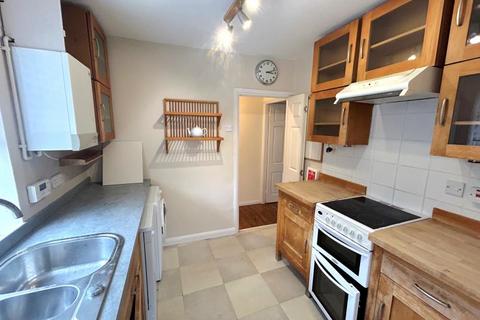 4 bedroom terraced house to rent, Beckingham Road, Guildford GU2