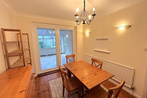 4 bedroom terraced house to rent, Beckingham Road, Guildford GU2