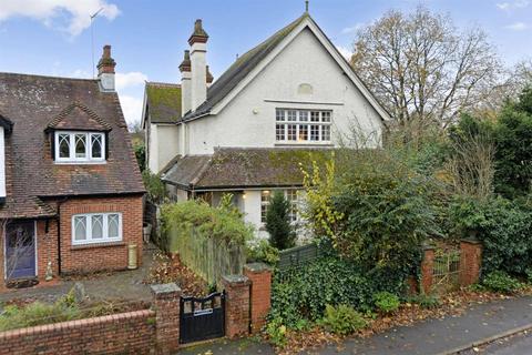 3 bedroom detached house for sale, Station Road, Bramley