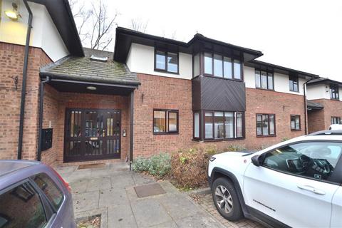 2 bedroom apartment for sale, Old Cove Road, Fleet GU51