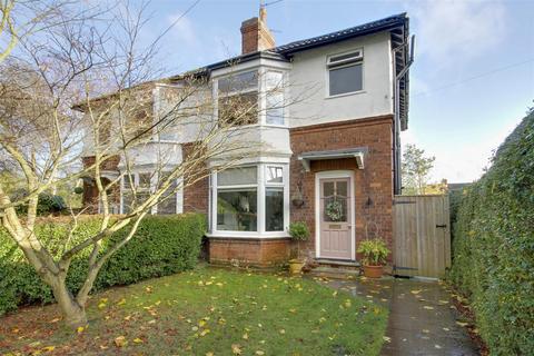 3 bedroom semi-detached house for sale, Avenue Halcyon, Hessle