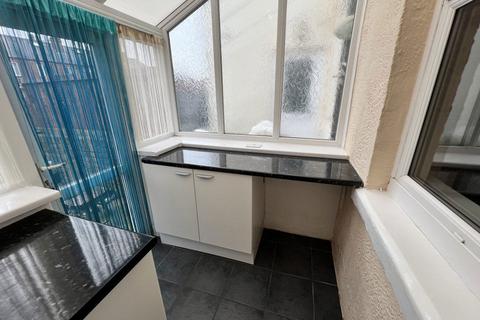 2 bedroom terraced house to rent, Longacre, Castleford, WF10