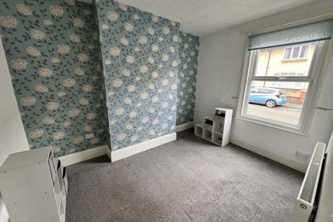 2 bedroom terraced house to rent, Longacre, Castleford, WF10