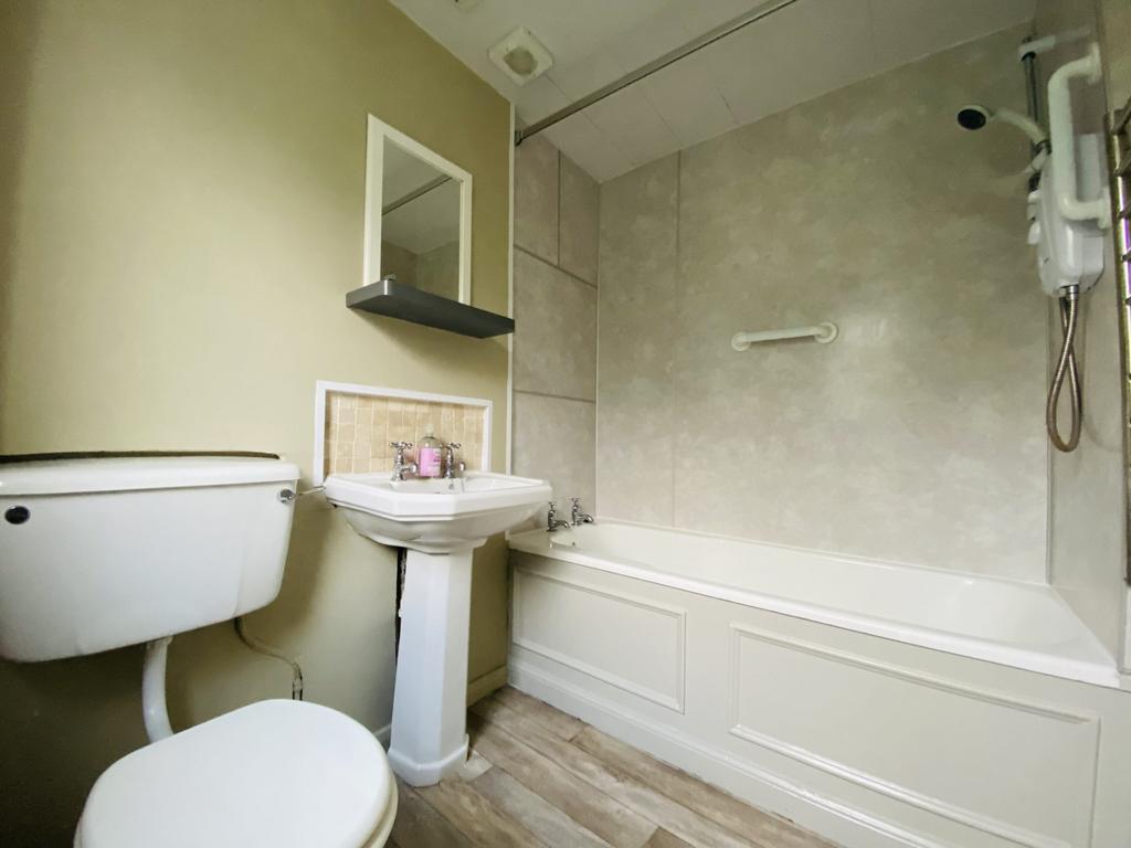 122 A Loreburn Street, Dumfries, DG1 1 HW - Braidwoo