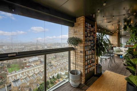 2 bedroom flat for sale, Aston Street, London