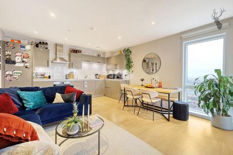 2 bedroom flat for sale, Aston Street, London