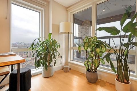 2 bedroom flat for sale, Aston Street, London