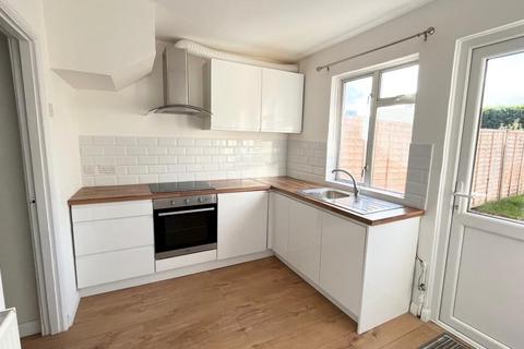 2 bedroom terraced house to rent, Granville Road, Woking GU22