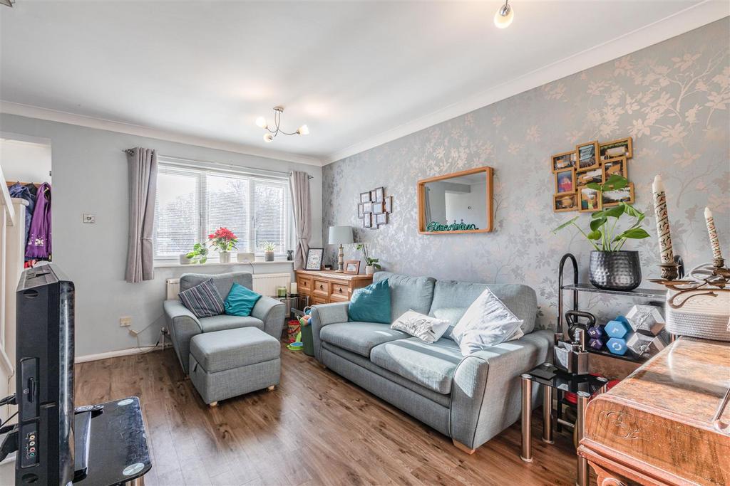 2 Monks Crescent, Addlestone, KT15 1 UX   9.jpg