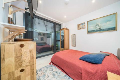 5 Indigo Square, Surbiton, KT6 5BG
