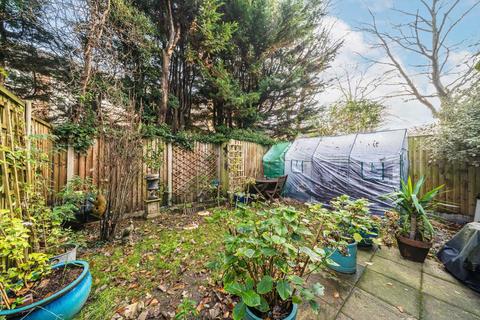 5 Indigo Square, Surbiton, KT6 5BG