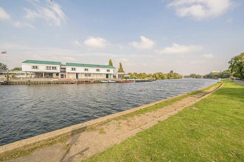 5 Indigo Square, Surbiton, KT6 5BG