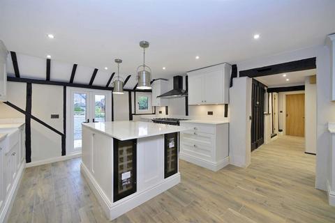 4 bedroom detached house for sale, Horsham Road, Cranleigh