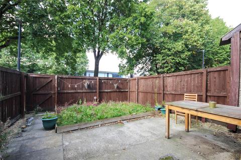 3 bedroom end of terrace house to rent, Hayes Close, Bristol BS2