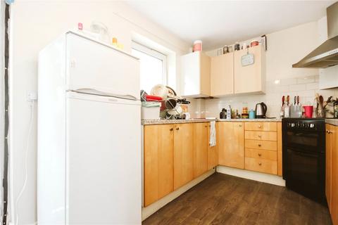 3 bedroom end of terrace house to rent, Hayes Close, Bristol BS2