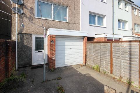 3 bedroom end of terrace house to rent, Hayes Close, Bristol BS2