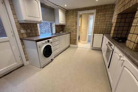 4 bedroom terraced house to rent, RAVENSHURST AVENUE, HENDON, NW4