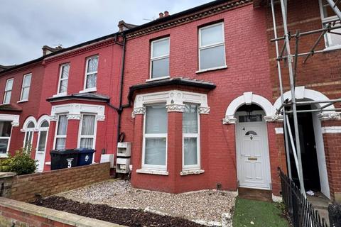 4 bedroom terraced house to rent, RAVENSHURST AVENUE, HENDON, NW4