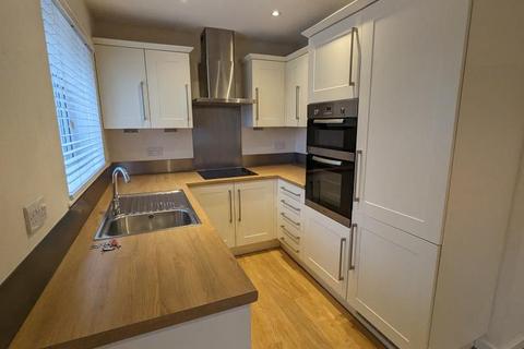 2 bedroom apartment to rent, Holmfield Place, New Haw KT15