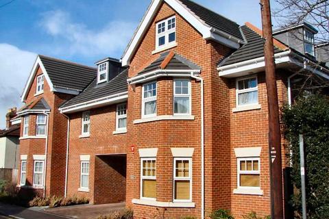 2 bedroom apartment to rent, The Villas, Woking GU21