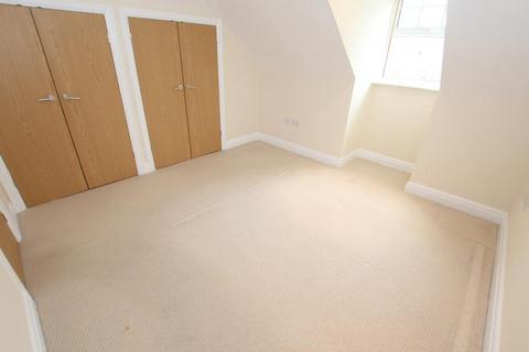 2 bedroom apartment to rent, The Villas, Woking GU21