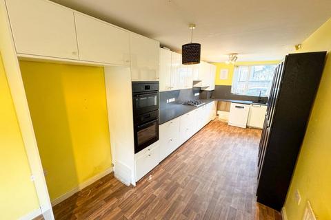 4 bedroom townhouse to rent, Haymarket Street, Manchester M13