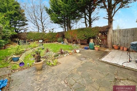 12 Hadley Crescent, Rhyl, LL18 4AU
