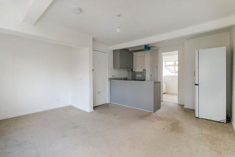 1 bedroom flat for sale, Salisbury Court, EN2