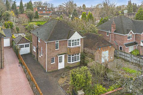 3 bedroom detached house for sale, Courtenay Drive, Emmer Green