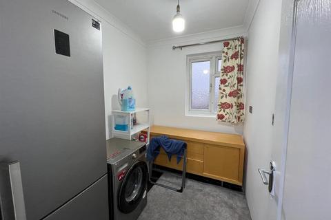 3 bedroom flat to rent, Clare Road, Hounslow