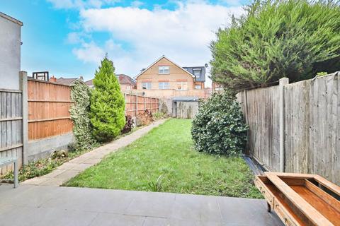 3 bedroom terraced house to rent, Cavendish Road, New Malden