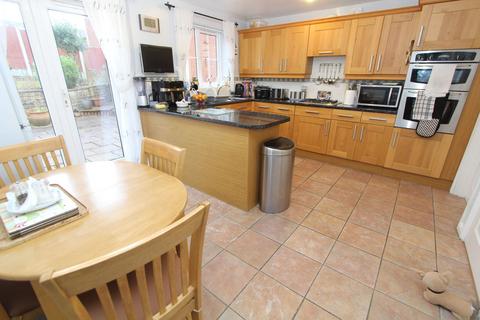 4 bedroom detached house for sale, View Point, Oldbury B69